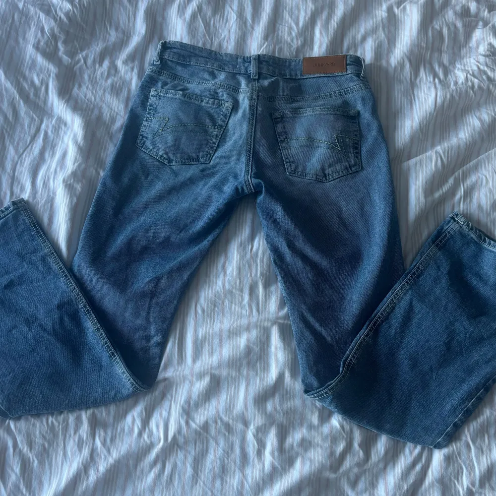 Low waist bootcut jeans. Jag är 175 och de passar perfekt i längden💗. Jeans & Byxor.