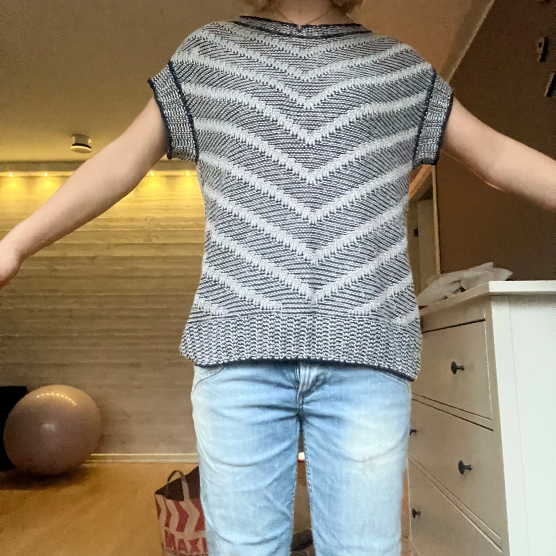 Svartvit mönstrad topp - 1