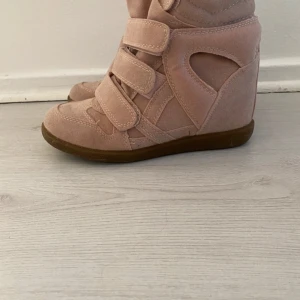 Rosa sneakers med kilklack - Säljer mina älsklingar💓💓 Inga defekter alls!