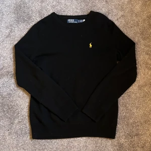 Ralph lauren crewneck - Ralph lauren crewneck i Bra skick | Storlek: Small | Skick: 9/10 | Knappt använd | Hör av dig om du har någon fundering!