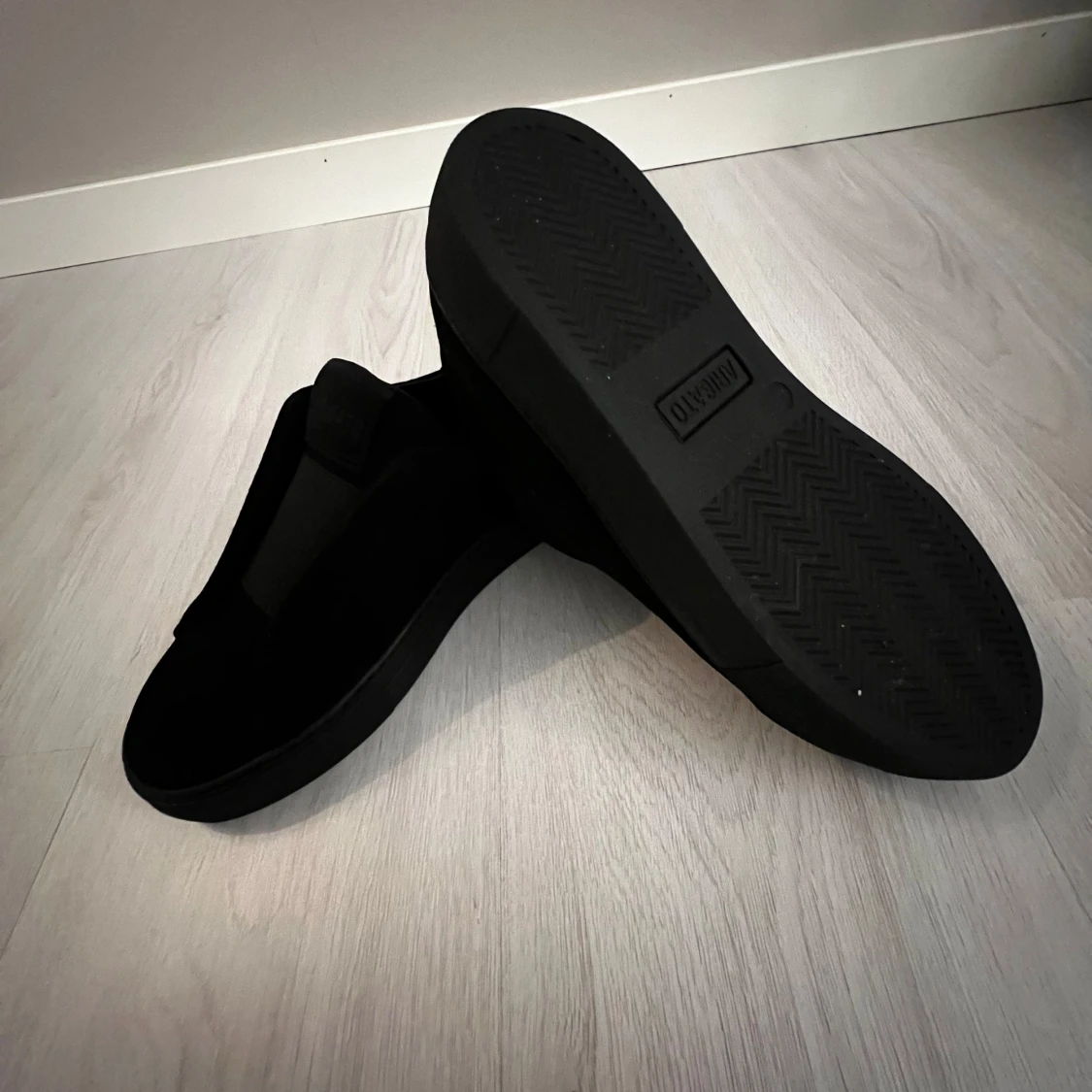 Svarta sneakers från Axel Arigato - 1