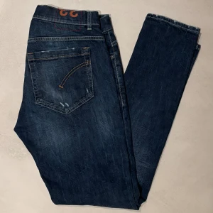 Dondup George 32 - Säljer nu dessa galet feta Dondup George | Storlek 32, 41cm midja sida till sida, 104cm långa | Skick 9/10 | Hör av dig vid frågor eller fler bilder! |