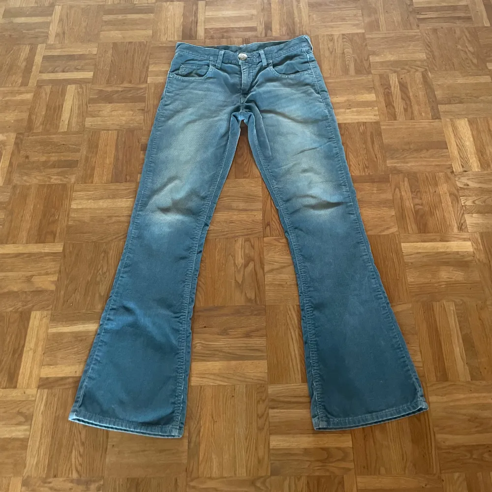 Har själv importerat dessa Led rechwe x Lee jeans, helt schizad rare märke går för minst 600 annanstans . Farkut & Housut.