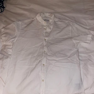 vit Skjorta med korta ärmar - Vit skjorta med korta ärmar från jack&jones