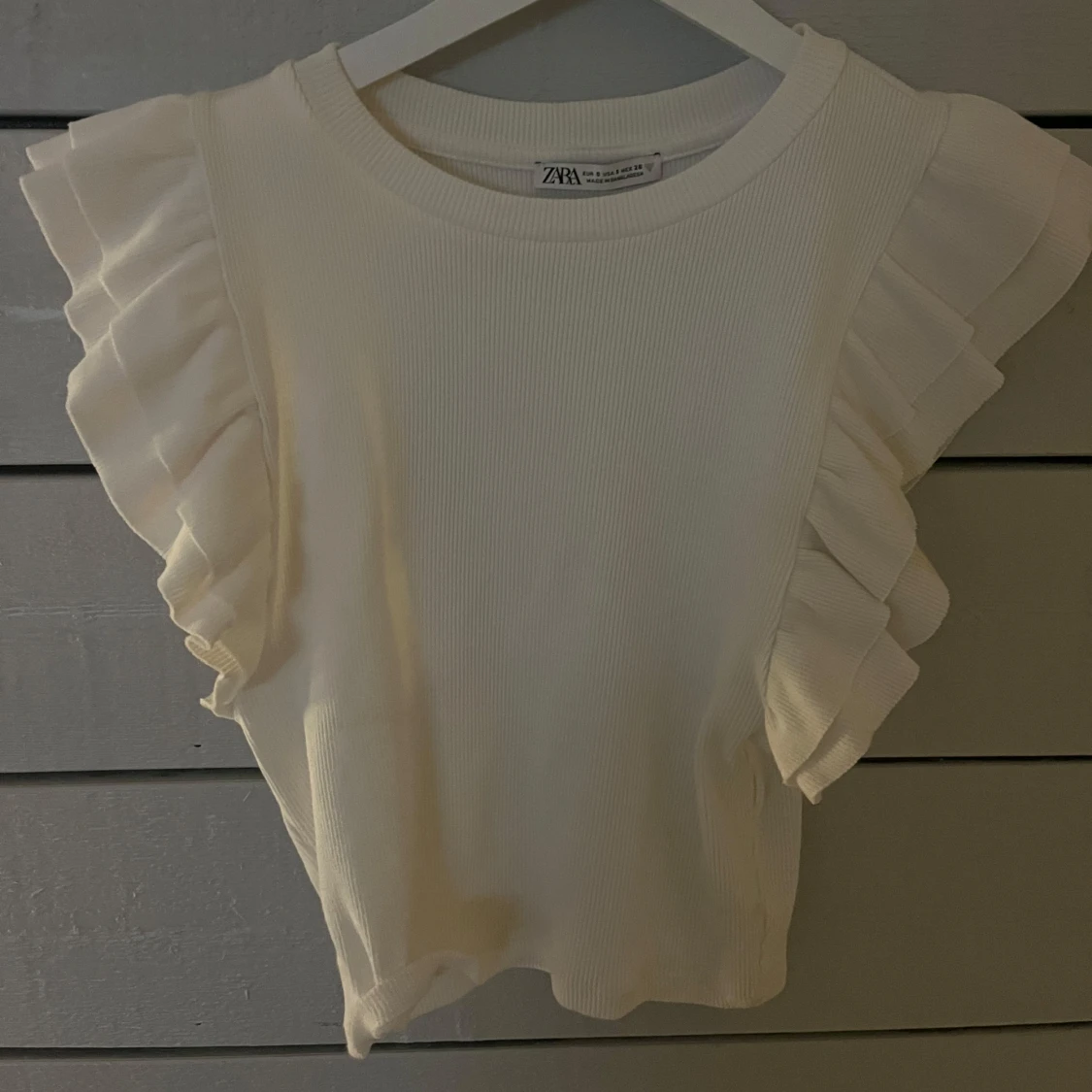 Vit volang topp från Zara - 1