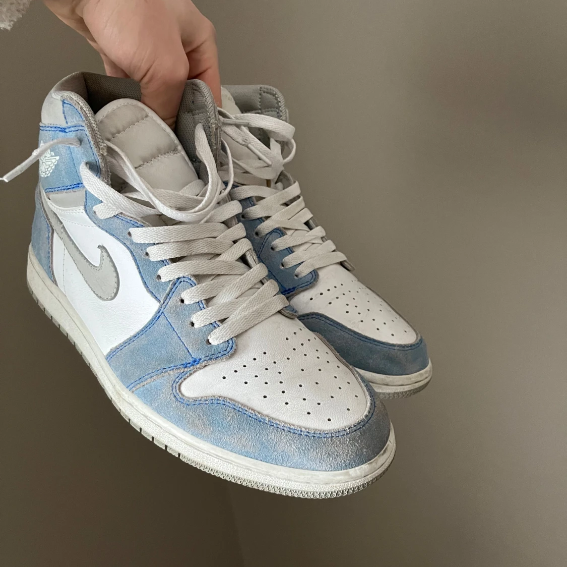 Jordan 1 Hyper Royale