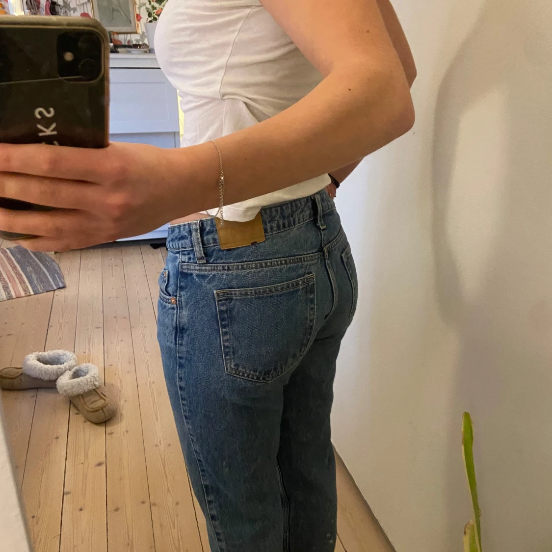 WEEKDAY lågmidjade arrow jeans - 1