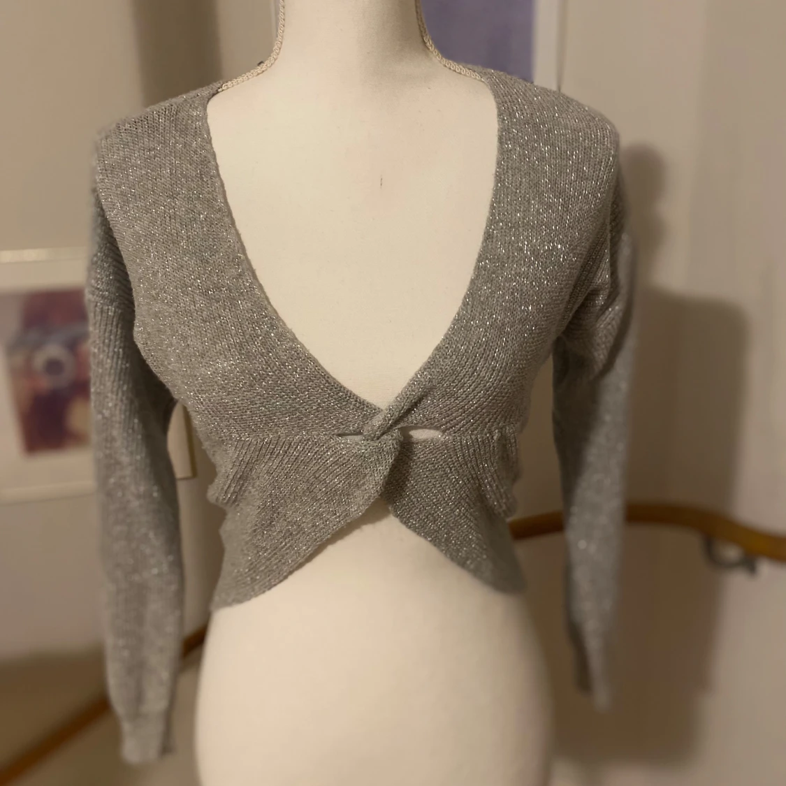 Glittrig grå/silvrig kofta från Sisley