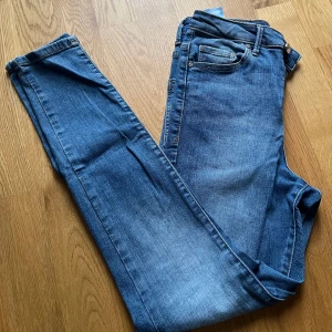 Skinny jeans highwaist - VeroModa - Välanvända men inga defekter! Superfina fortfarande! 