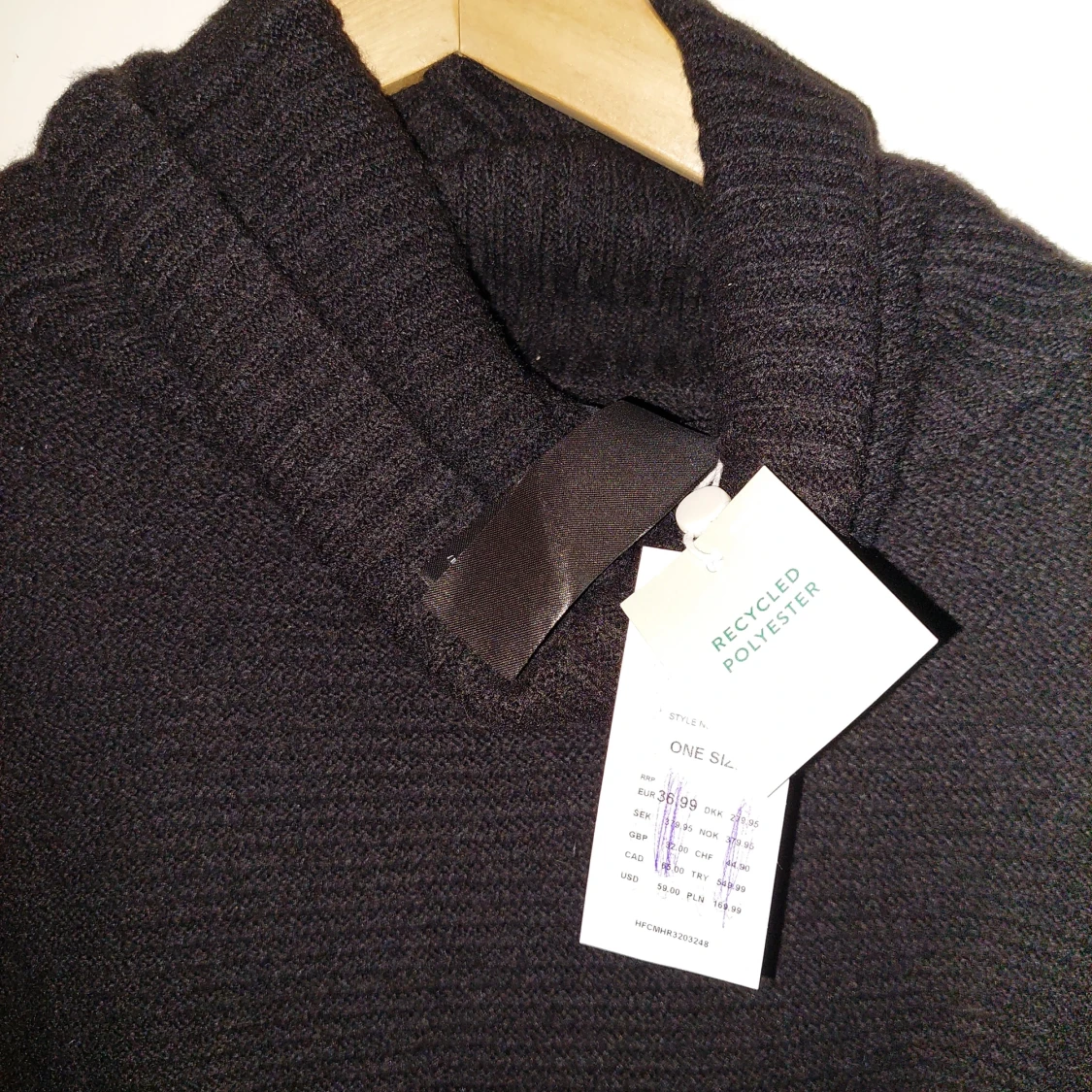 Svart stickad poncho från ONLY - 1