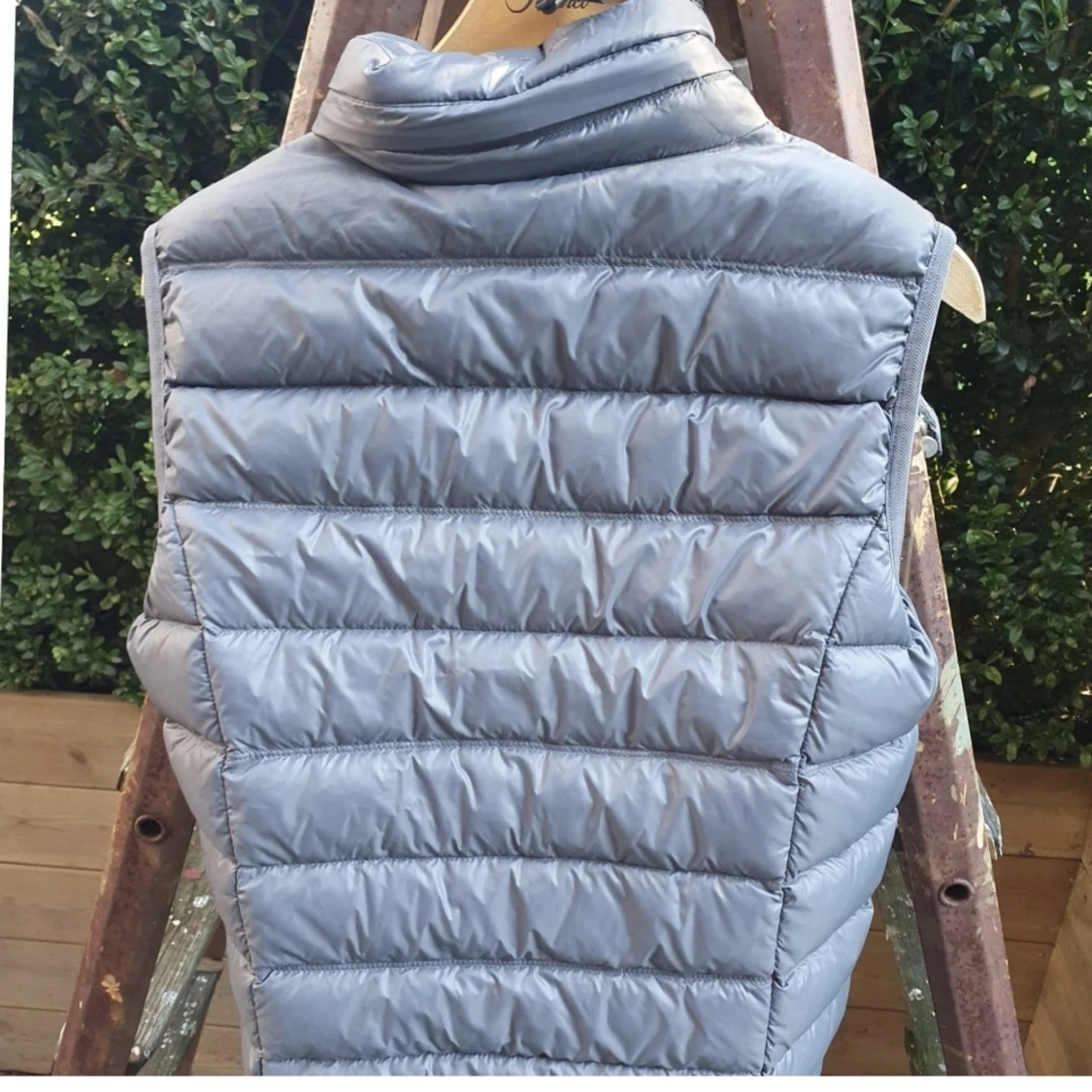 Grå dunväst från Emporio Armani - 3