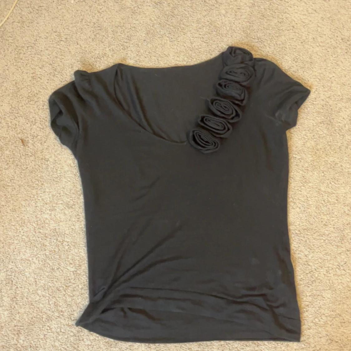 Svart t-shirt med detalj 💕 - 1