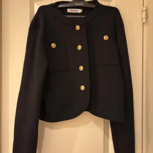 Svart kofta  - Så sööööt och snygg kofta 🩷🩷🩷🩷🩷endast testad men ingen prislapp tyvärr 🩷🩷