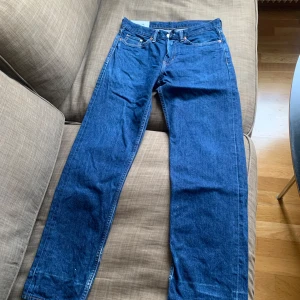 Blåa jeans från H&M - Något använda men bra skick. Relaxed fit. Width 30 Length 32