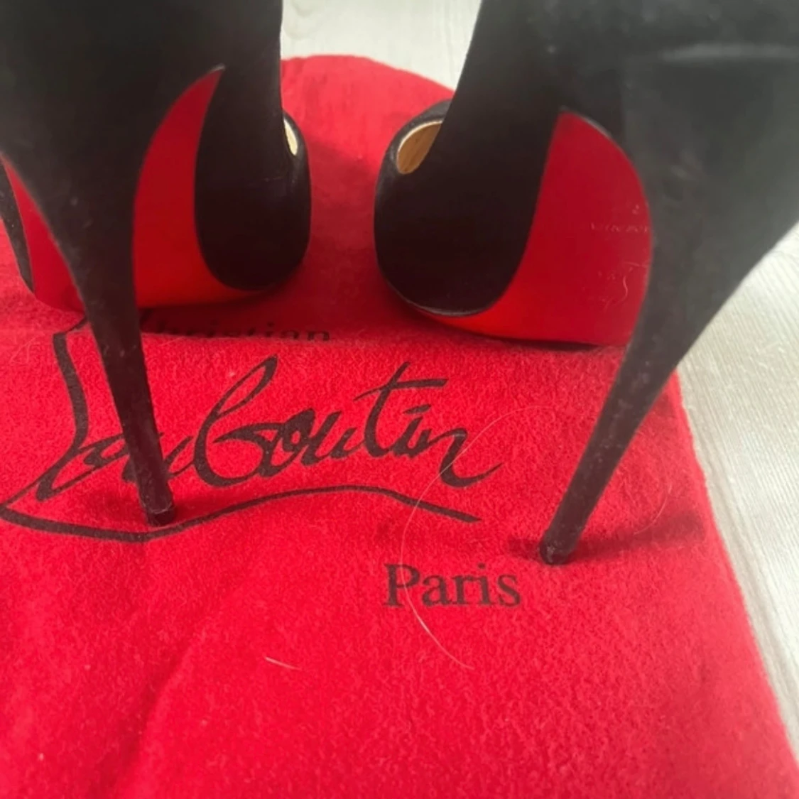 Svarta pumps från Louboutin - 1