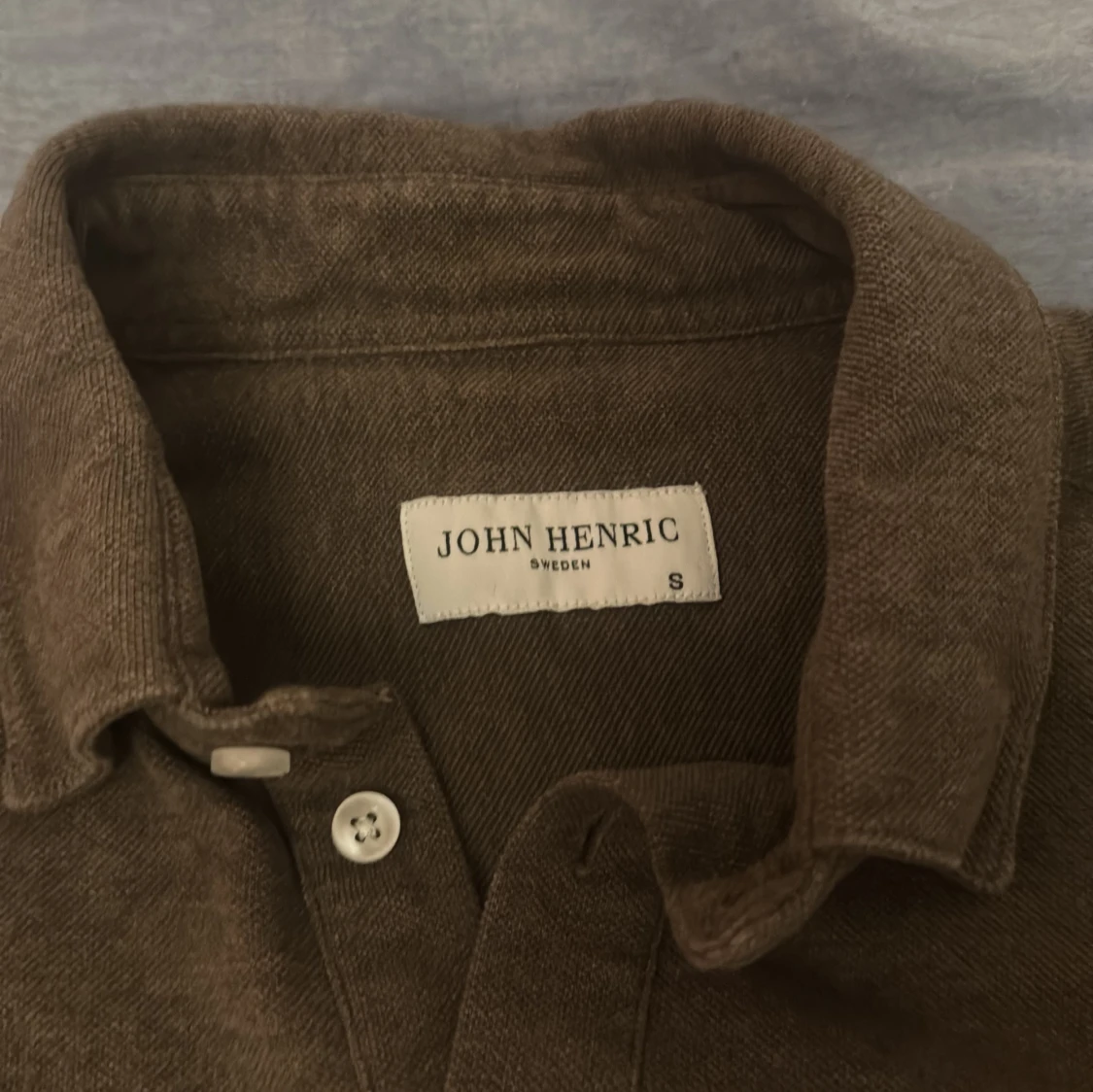 Brun pikétröja från John Henric - 1
