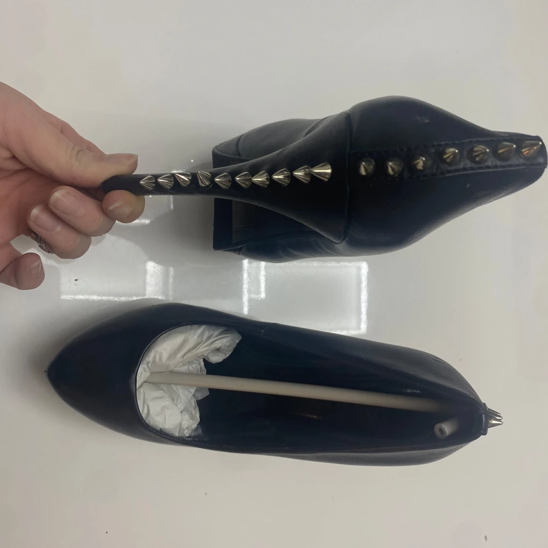 Svarta pumps med nitar - 1