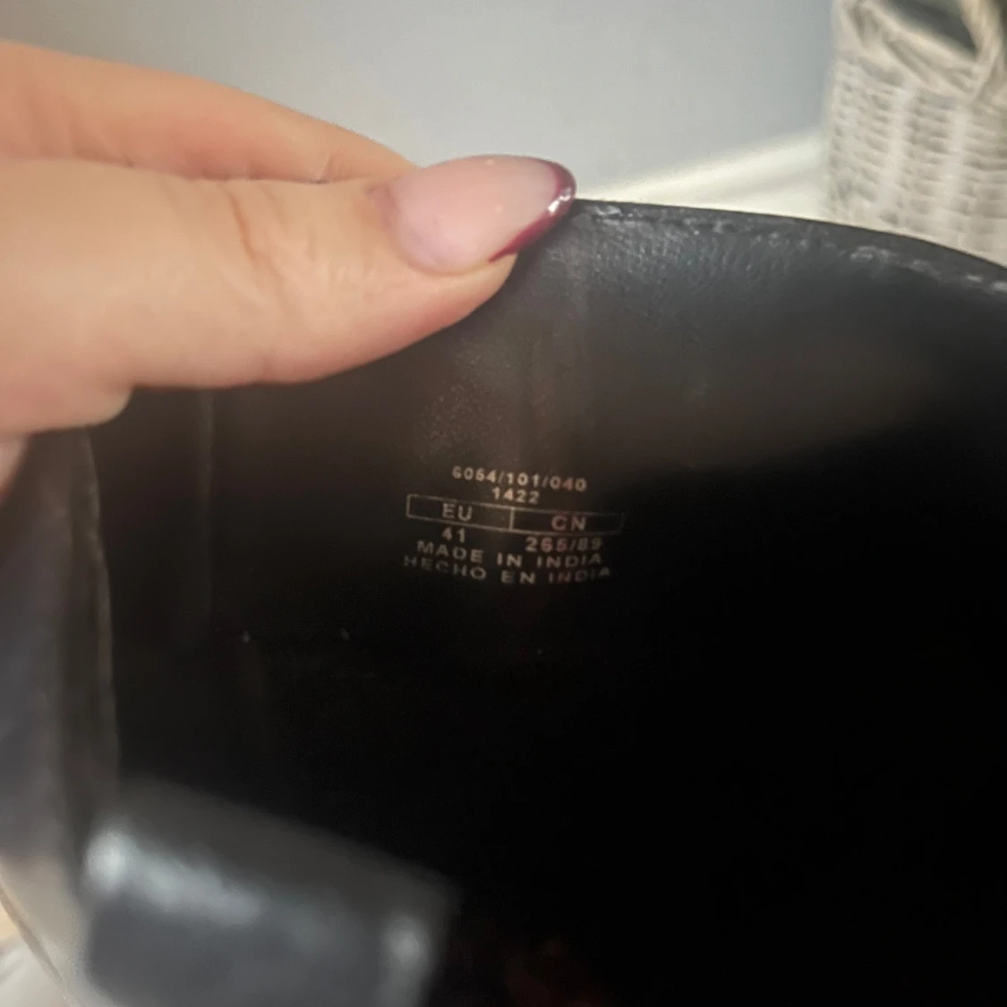 Svarta skinnstövlar med nitar - 90