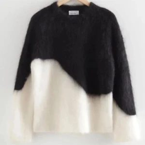 Otherstories mohair tröja - Säljer en supermysig och fluffig tröja från Otherstories. Den säljs inte längre och är väldigt unik. Passar perfekt till jeans och under en varm jacka nu i höst