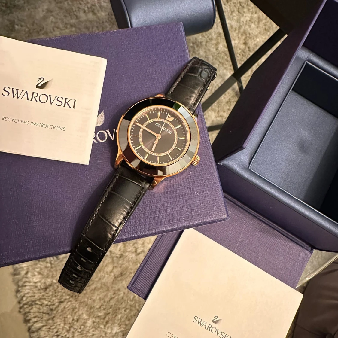 Swarovski klocka i guld och svart - 90