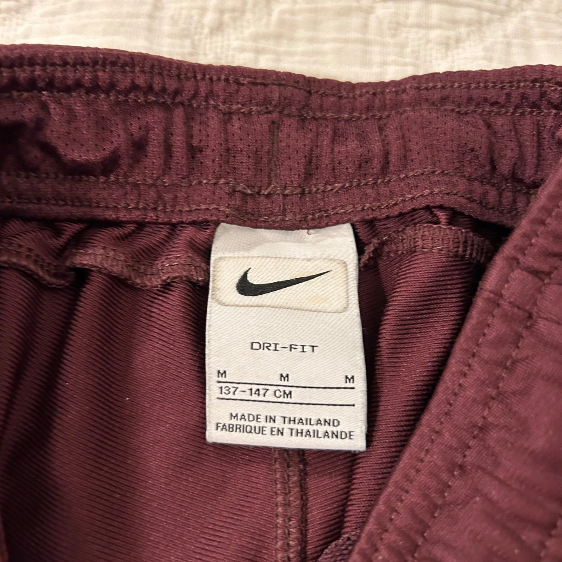 Vinröda LFC träningsbyxor från Nike - 93