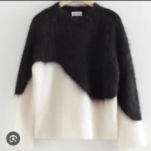 Tröja other stories - Säljer min tröja i mohair ifrån other stories. Är slutsåld på hemsidan. Använd fåtal gånger och som ny, kommer dock inte till användning så mycket. Jätte skönt material och fin. Storlek S. Passar M eller XS också. Nypris 1300