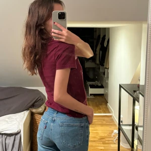 Levis jeans  - Jättesnygga jeans från Levis. Aldrig använda. Storlek 24 vilket motsvarar xs/s. Köpta för 1250 kr säljer för 700. 