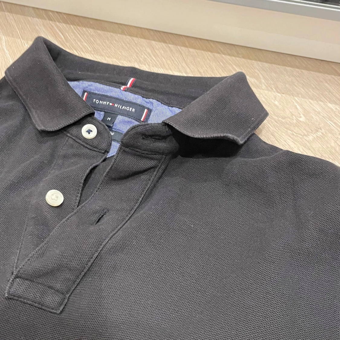 Svart pikétröja från Tommy Hilfiger - 92