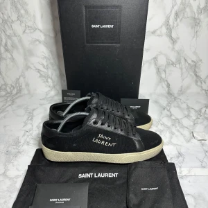 Saint Laurent skor - Ett par saint Laurent skor i Stolek 40 passar 41 de är i nyskick och allt og med fråga om det minsta kan gå ner i pris vid snabb affär