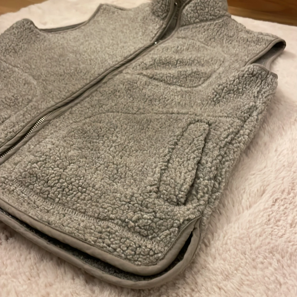 Grå fleeceväst från J.Lindeberg - 91