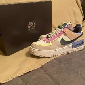 Nike airforce - Färgglada Nike airforce strl 41, sparsamt använda