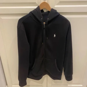 Ralph lauren zip hoodie  - ÄKTA Ralph lauren zip hoodie i bra skick i storlek M