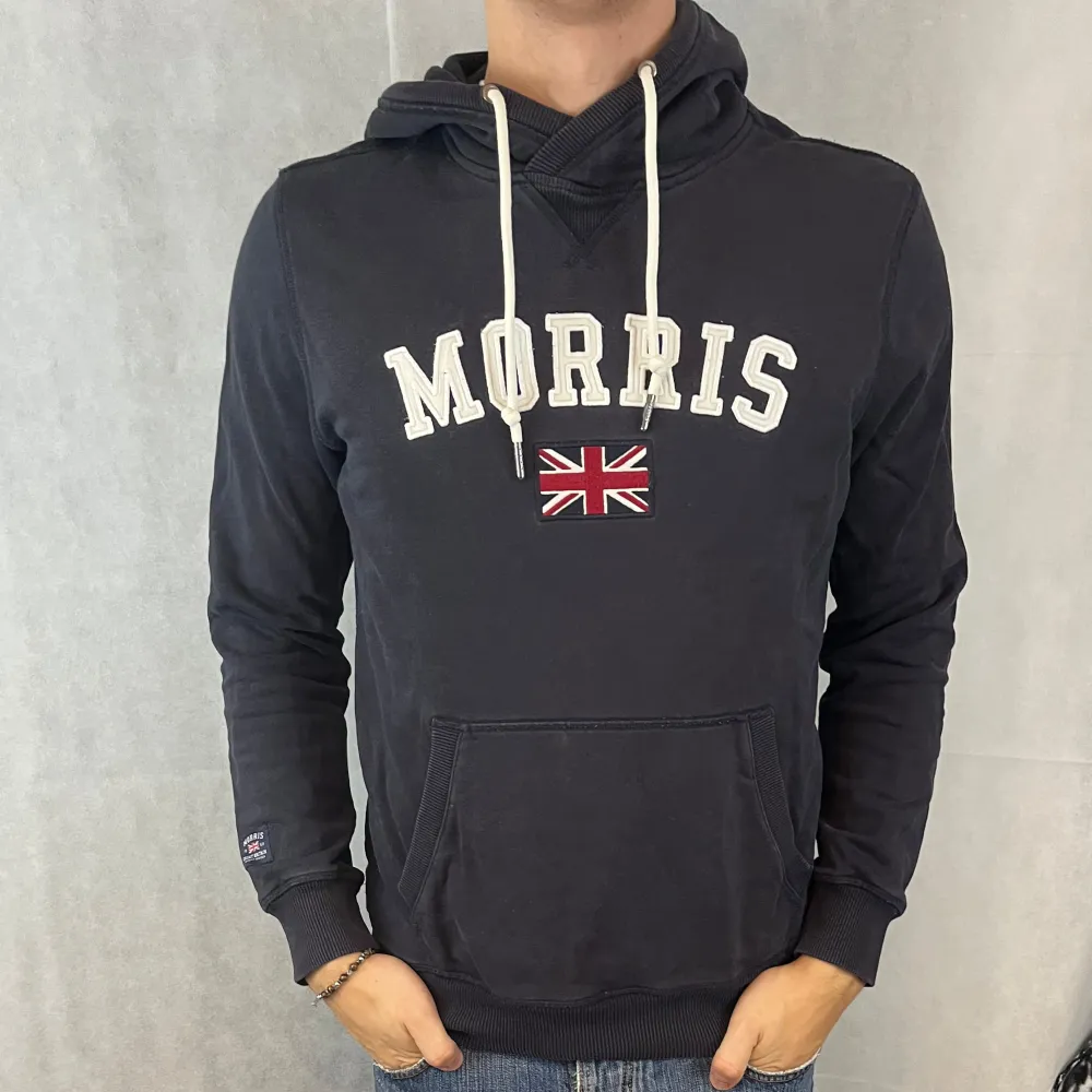 Riktigt soft Morris hoodie i storlek S. Väldigt fint skick, modellen är 185.. Hoodies.