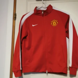 Sports jacka  - Helt nytt sports jackan utan prislapp