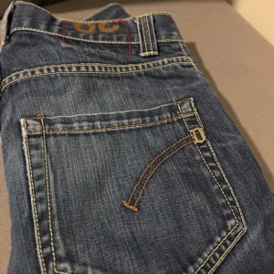 Dondup jeans - Tjena! Säljer dessa mörkblå dondup jeans som är i storlek W29. Jeansen är i mycket bra skick, vid frågor är det bara att höra av sig! Mvh Isak