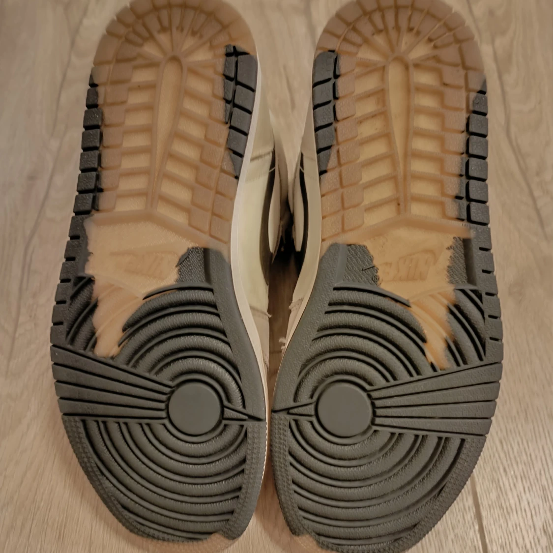 Jordan 1 Gore-Tex Light Bone - 92