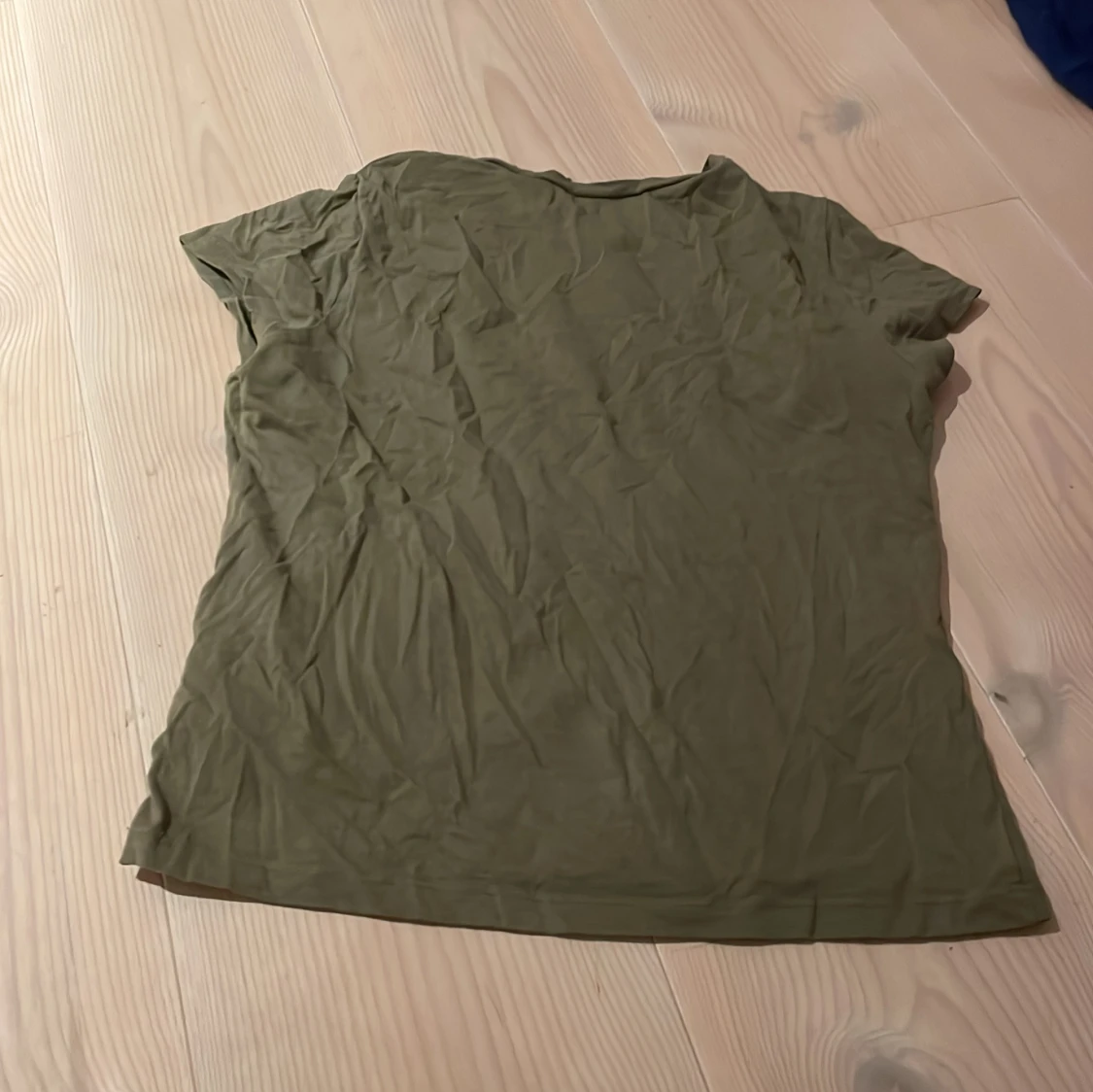 Olivgrön t-shirt från KappAhl - 90