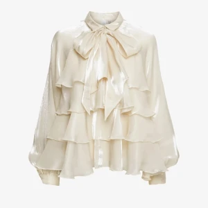 Super fin blus  - INTRESSEKOLL på min fantastiska blus ifrån YAS💕💕 använd 2 gånger så är i nyskick! Helt slutsåld!!!!! Köpt för 1000 i somras💕 säljer inte under 700 då är superfin och så eftertraktad samt i nyskick 💗 kom med prisförslag! Passar S-M och är lite lite stor för mig! Därför jag kanske vill sälja💗