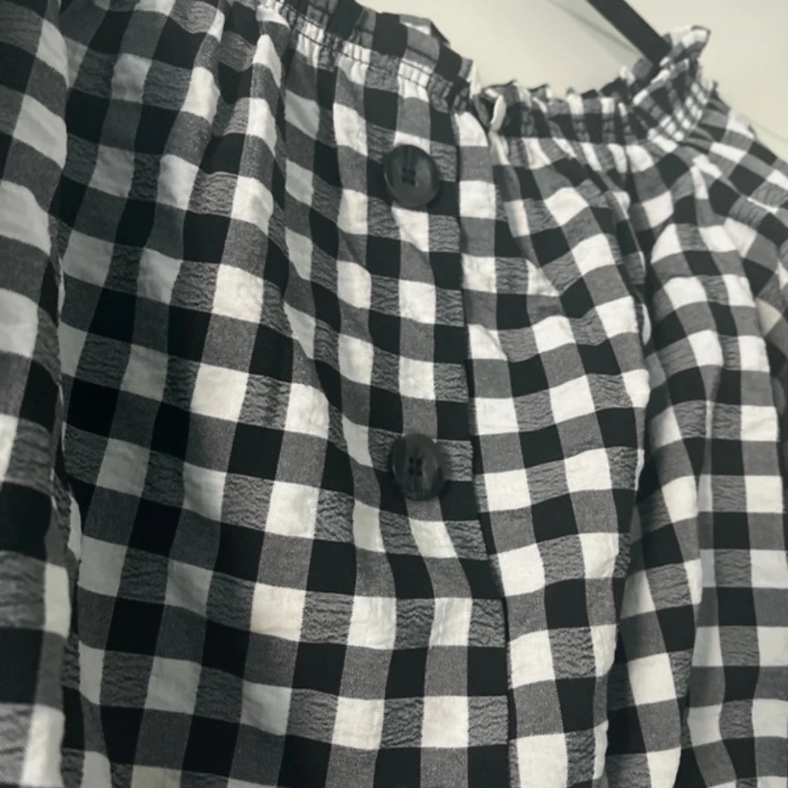 Svartvit rutig offshoulder topp - 90