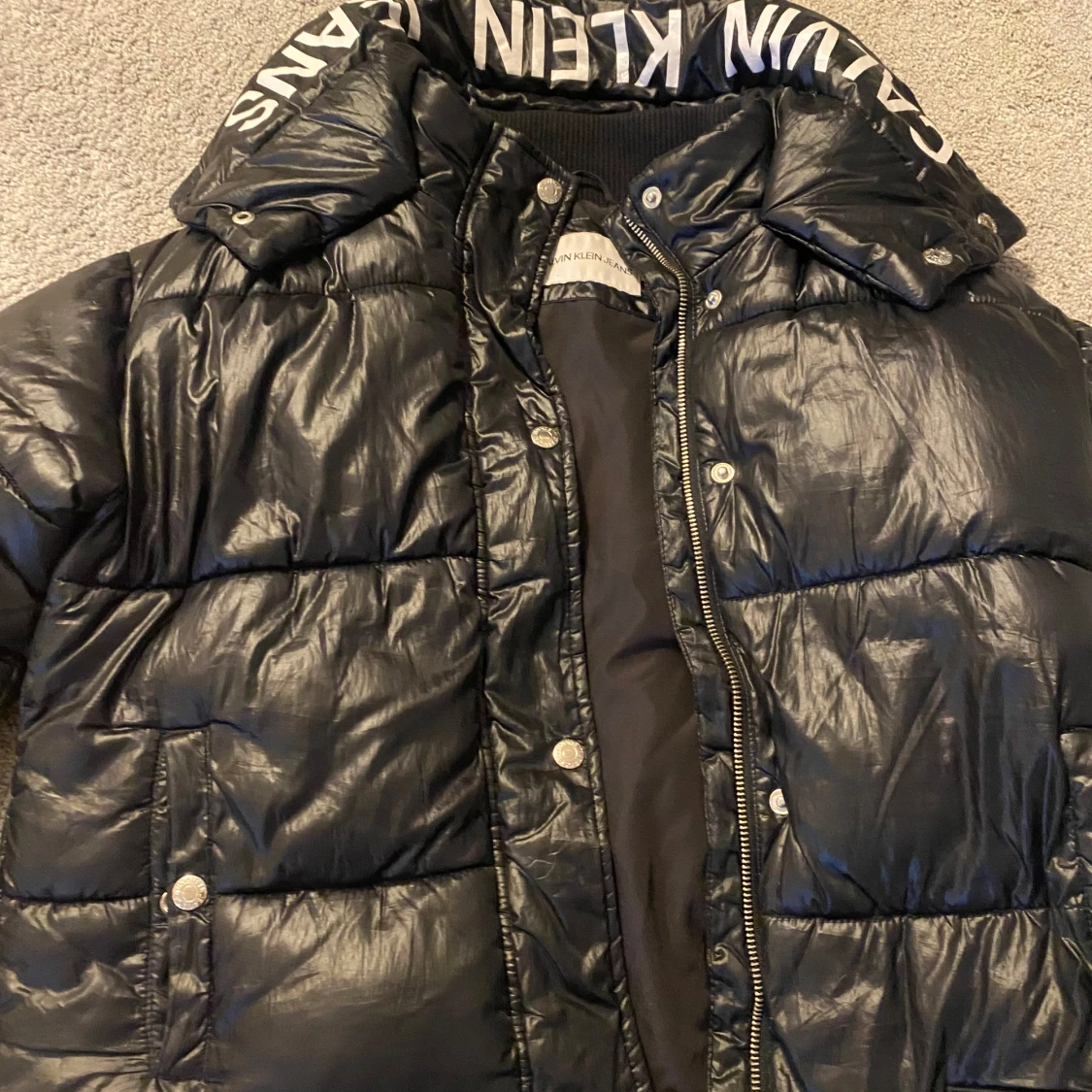 Svart pufferjacka från Calvin Klein Jeans
