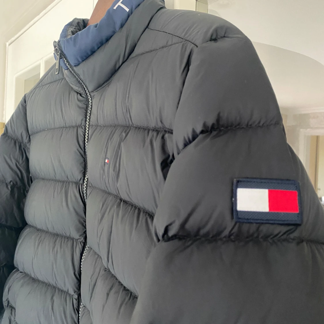 Svart pufferjacka från Tommy Hilfiger - 91