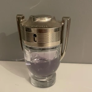 Paco rabanne Invictus - 50 ml ca 40 ml kvar kolla gärna mina andra annonser