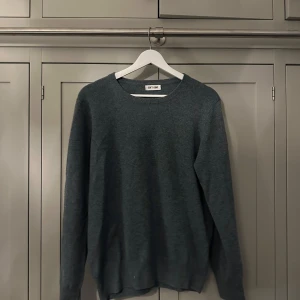 Soft goat tröja - En skön turkosaktig soft goat tröja i small, med bra skick. Dåligt ljus på sista men den är lite blå, turkos.