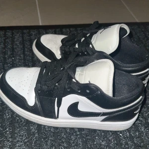 Air Jordan 1 low  - Jättefina Jordans, sparsamt använda🤩