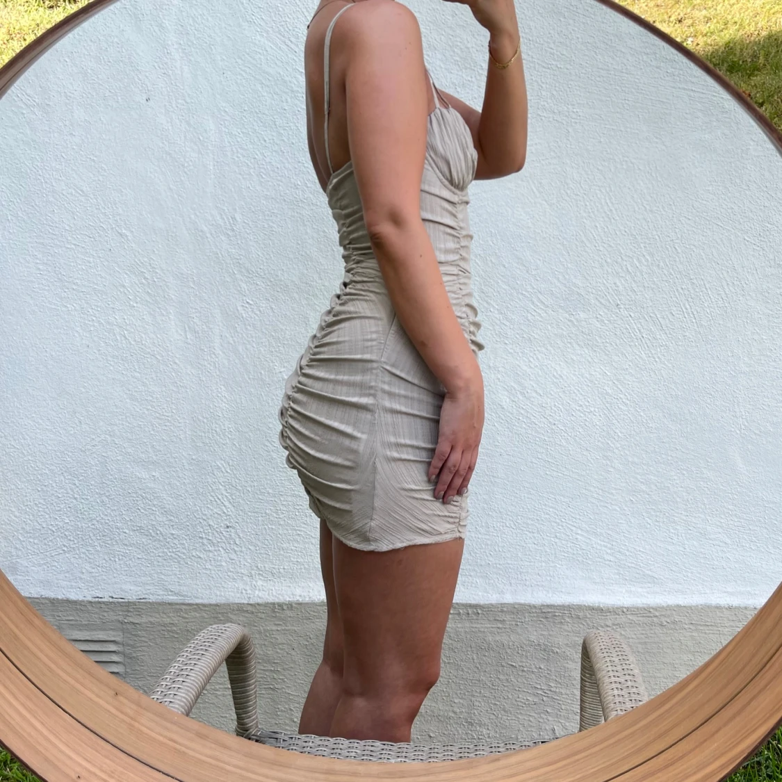 Beige tight klänning - 91