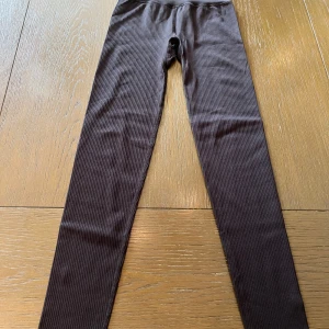 2 Tränings tights - båda för 40 kr annars att par för 25❤️ båda i storlek 170🥰