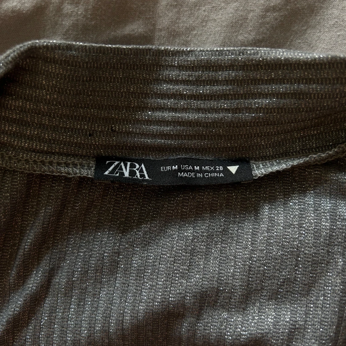 Glittrig Zara topp - 90