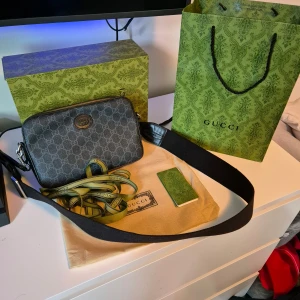 Gucci väska - Säljer min väska då jag köpt en ny, den är beställd på gucci hemsidan för 16,000kr. Kvittot ligger bortslarvat i min gammla mail.