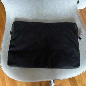 Arket datorfodral - Svart datorfodral från arket