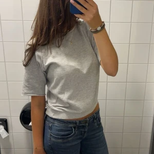 T shirt  - As snygg t shirt som jag själv klippt 